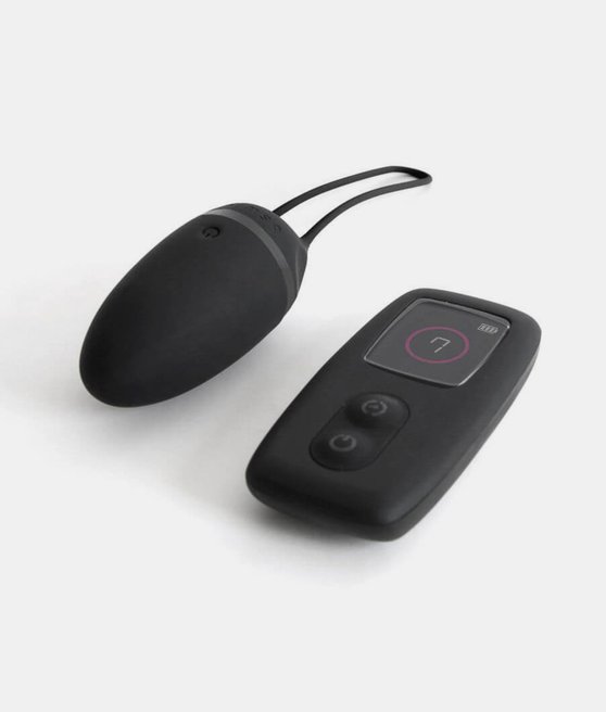 B Swish bnaughty Premium Unleashed Vibrating Egg Noir
