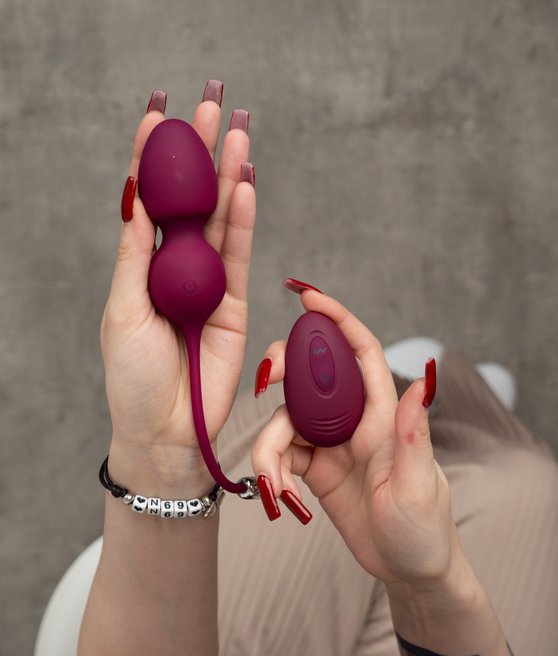 Dorcel Love Balls Vibrating venušiny kuličky with Remote Control Plum
