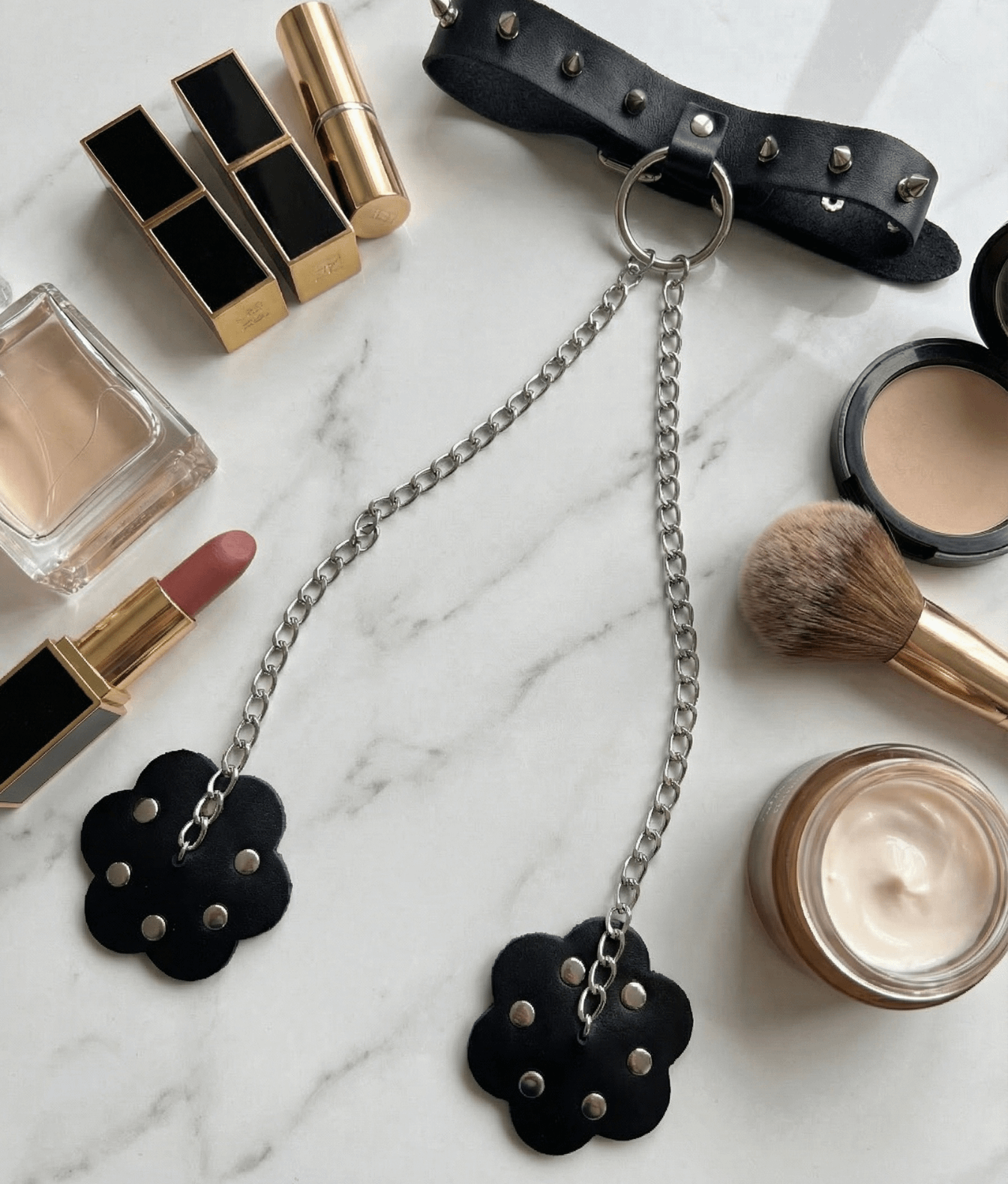 Mr. & Mrs. Skórzany kołnierz kostiumowy z nasutnikami czarny